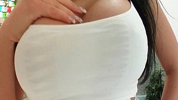 Alien’s pussy hosts two large cum loads inside